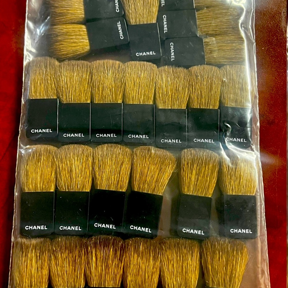 Set of 25 Chanel brushes
